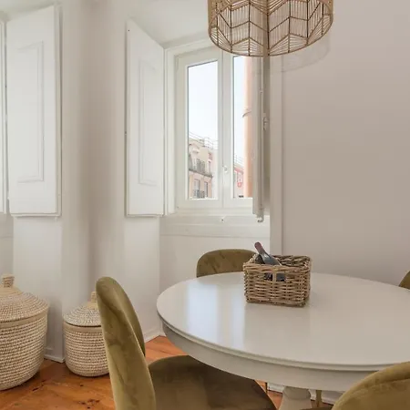 Live Like A Local @ Casa Da Esquina - Wifi & A/c * Lisbon
